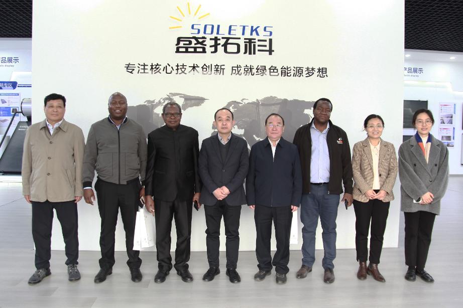 ジンバブエ大使マーティン・チェドンド氏とその代表団がソレツクス・グループを訪問